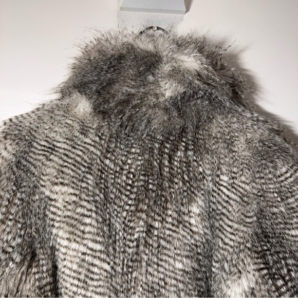 Guess Ladies Faux Fur 3/4 Sleeve Jacket Black & White Fur Size Medium - Picture 8 of 16